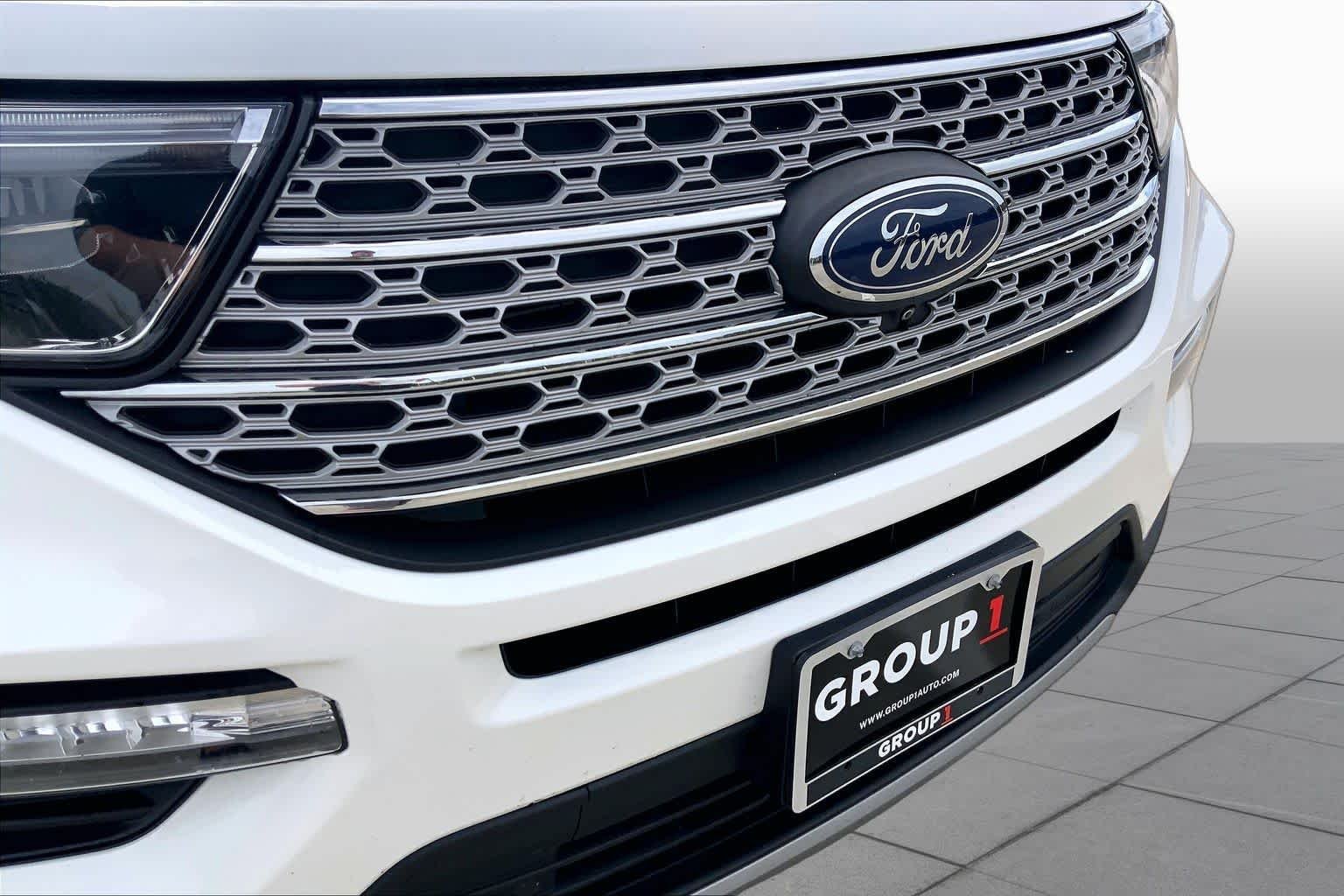 Used 2022 Star White Metallic Tri-Coat Ford Limited image 29