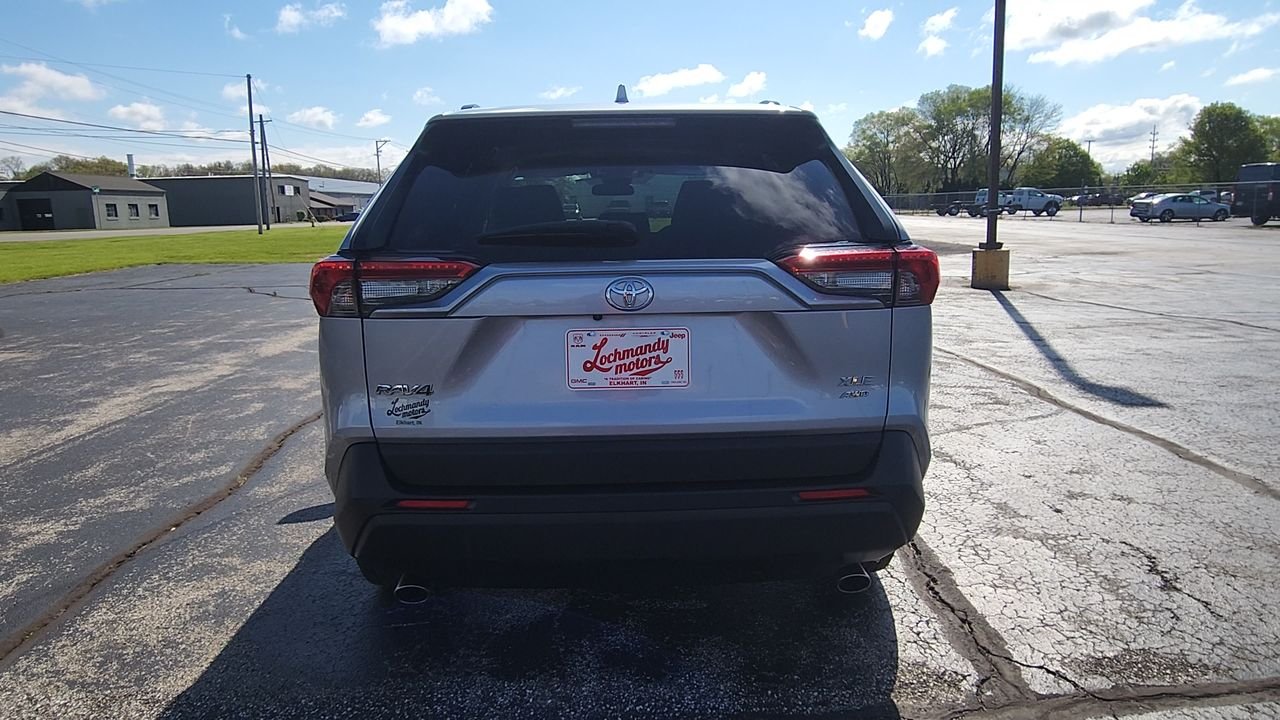 Used 2025 Silver Sky Metallic Toyota XLE image 7
