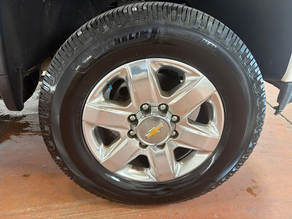 Used 2022 Summit White Chevrolet LTZ image 10