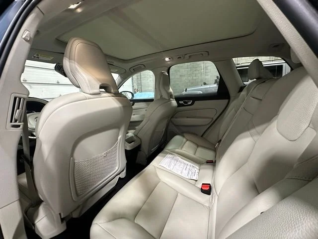 Used 2021 Denim Blue Metallic Volvo T6 Momentum image 15