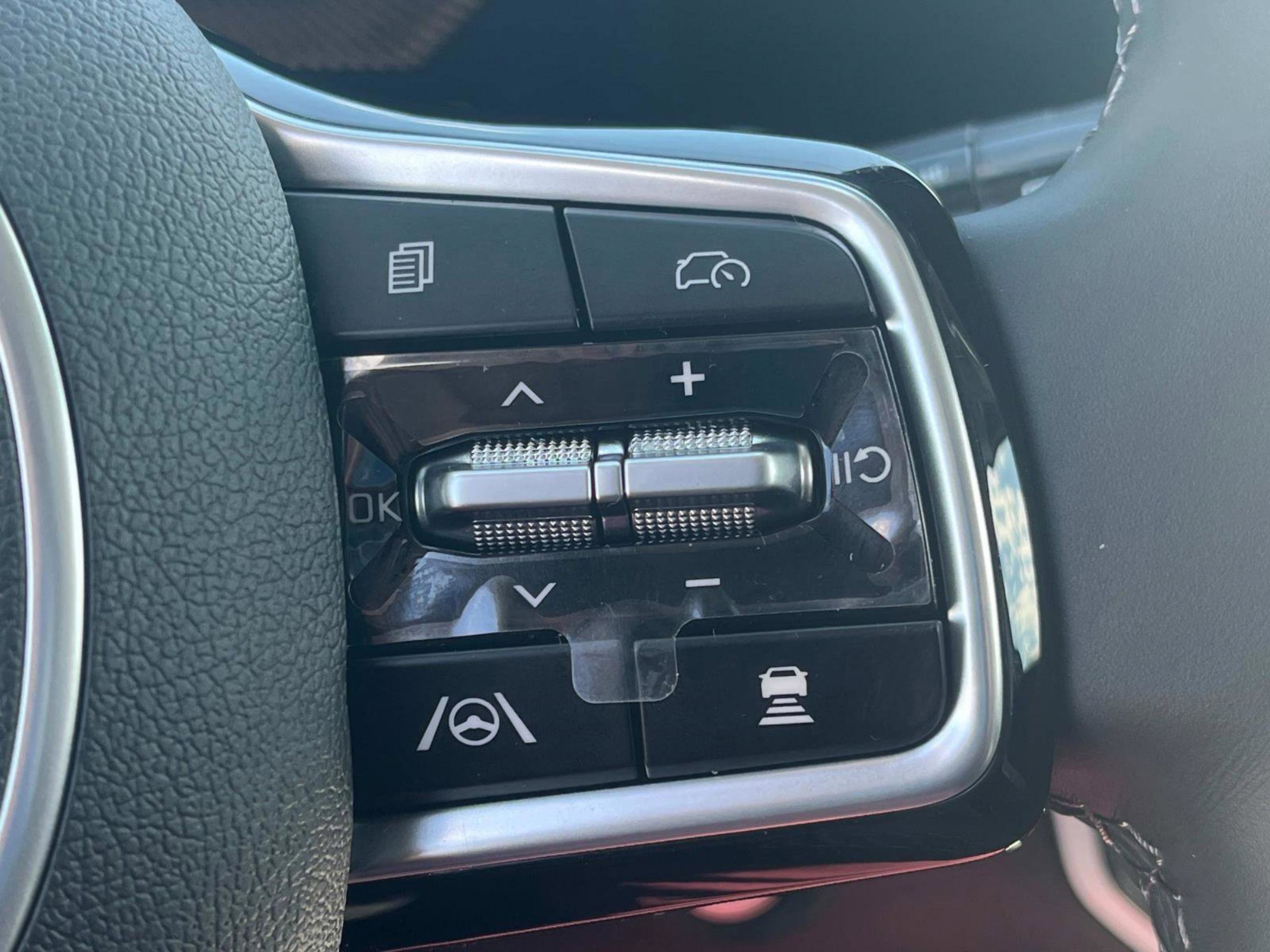 2025 Kia Sorento EX - Photo 29