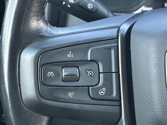 Used 2022 White GMC AT4 image 25