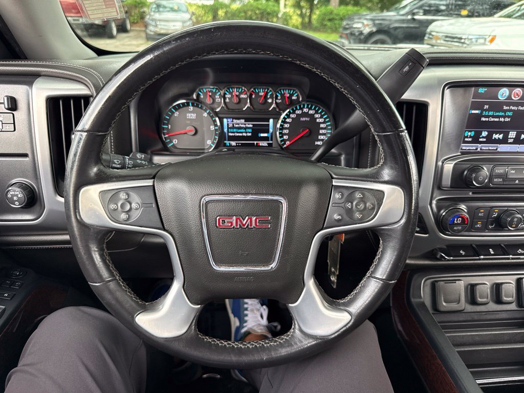 Used 2017 PEPPERDUST METALLIC GMC SLT image 29