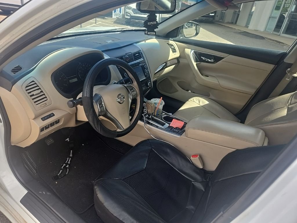 Used 2015 White Nissan 2.5 SL image 10