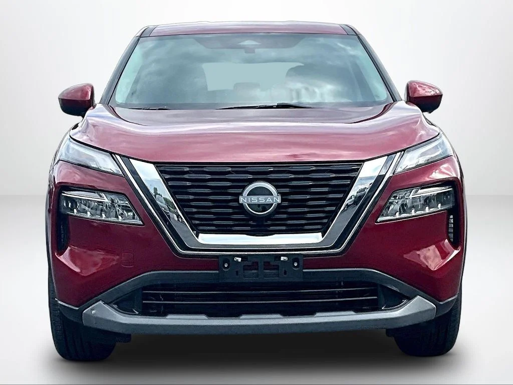 Used 2023 Red Nissan SV image 3
