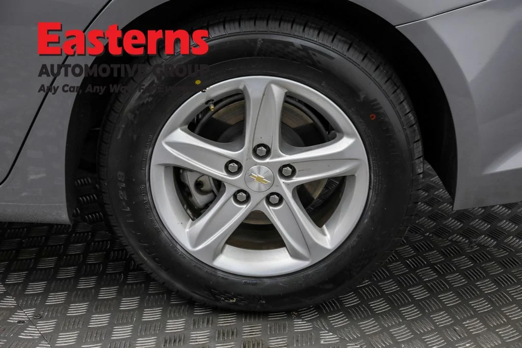 Used 2023 Gray Chevrolet LT image 32
