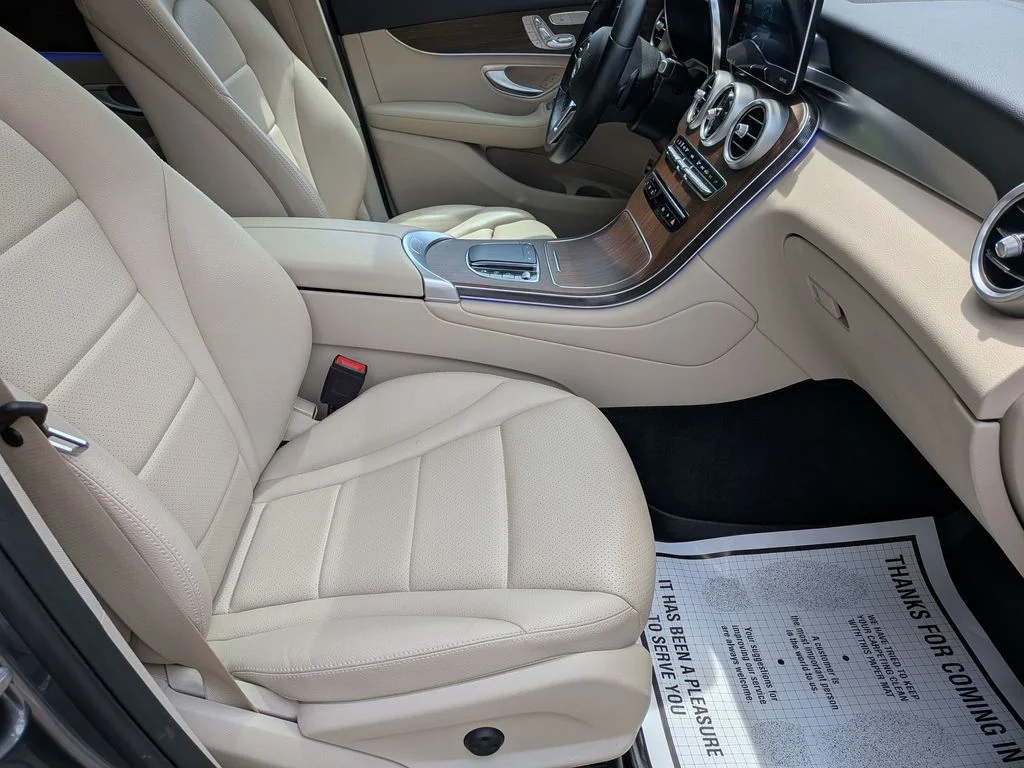 Used 2022  Mercedes-Benz GLC 300 image 34