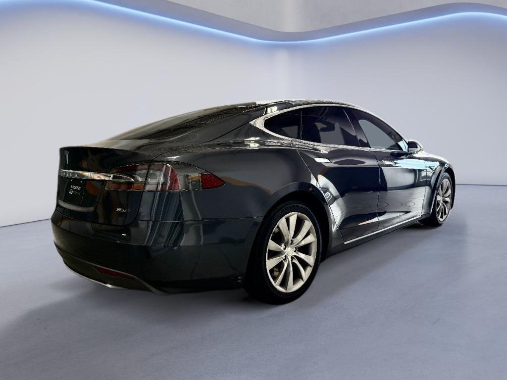 Used 2015 Gray Metallic Tesla 85D image 3