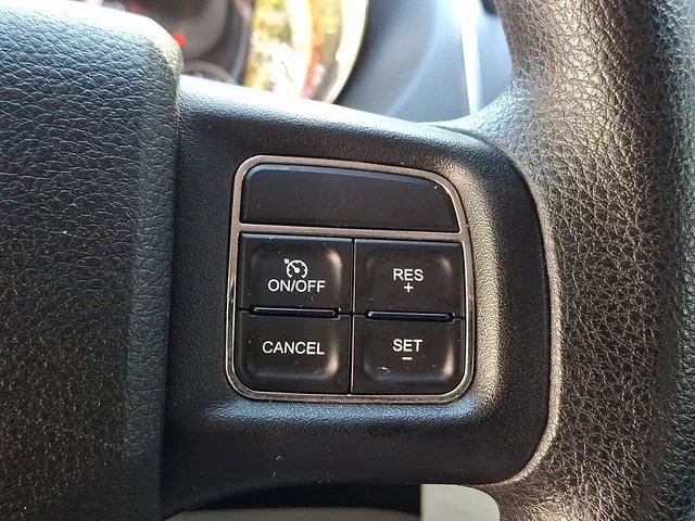 Used 2013 Gray Dodge SXT image 27
