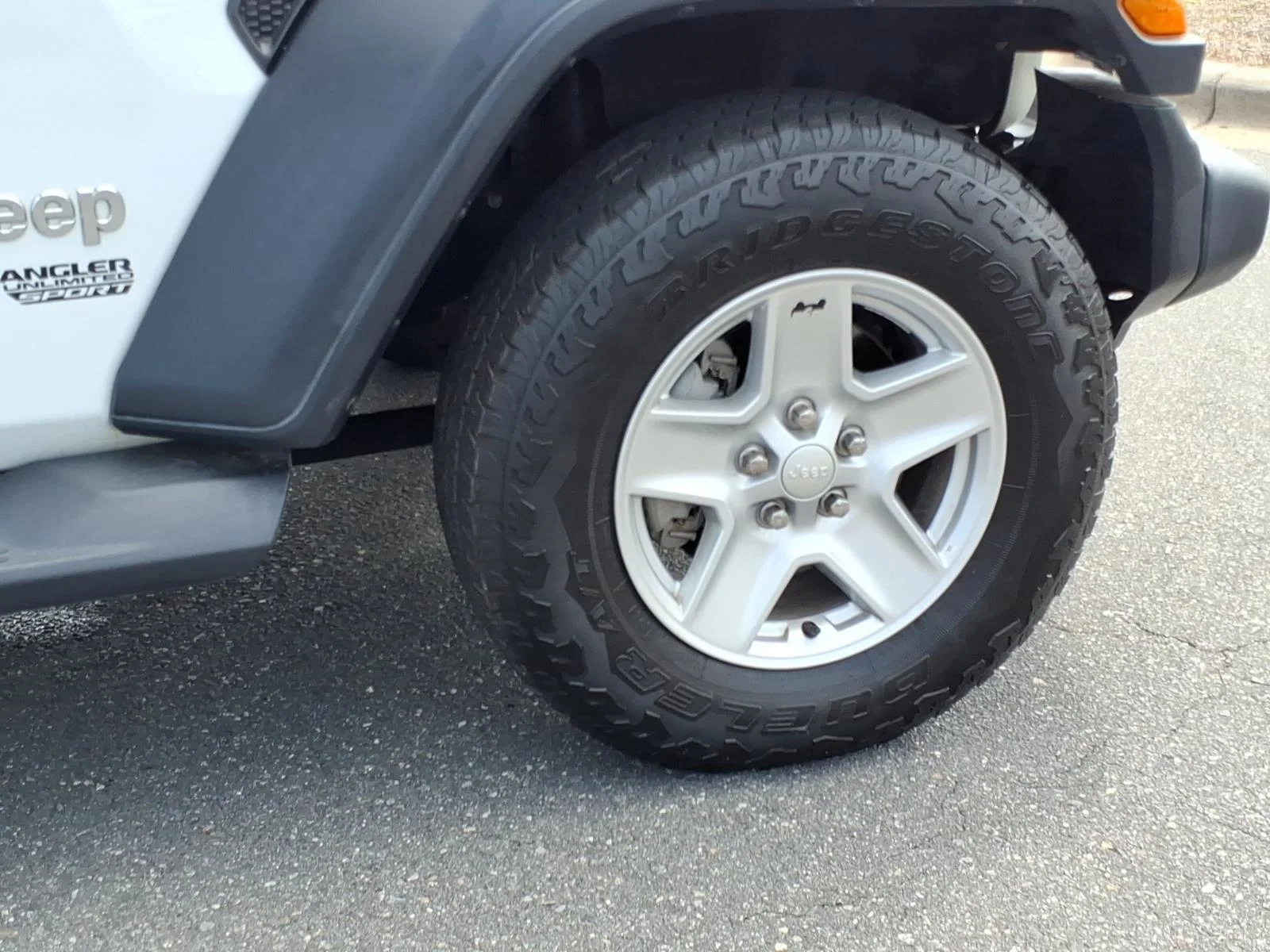 Used 2018 Bright White Clearcoat Jeep Sport S image 12