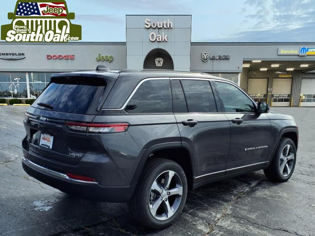 New 2025 Baltic Gray Metallic Clear-Coat Exterior Paint Jeep Limited image 3