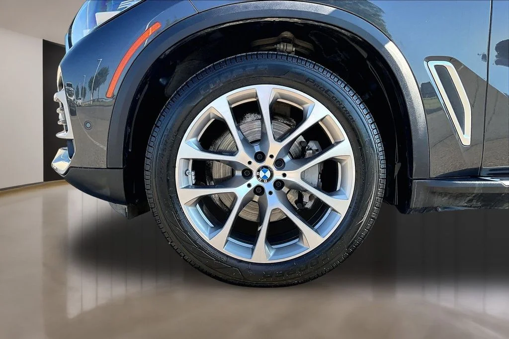 Used 2022 Gray BMW sDrive40i image 8