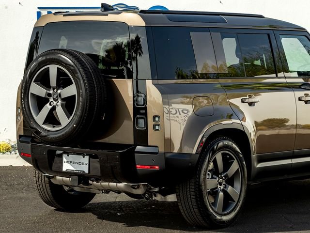 New 2026 Gondwana Stone Metallic Land Rover S image 7