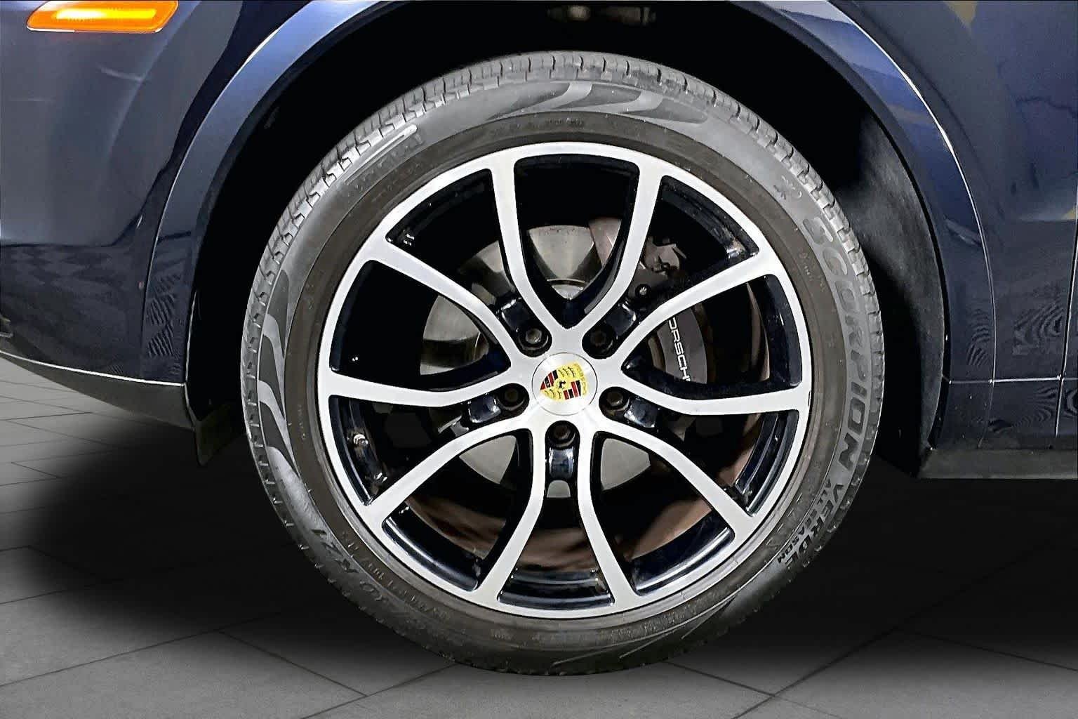 Used 2020 Moonlight Blue Metallic Porsche  image 10