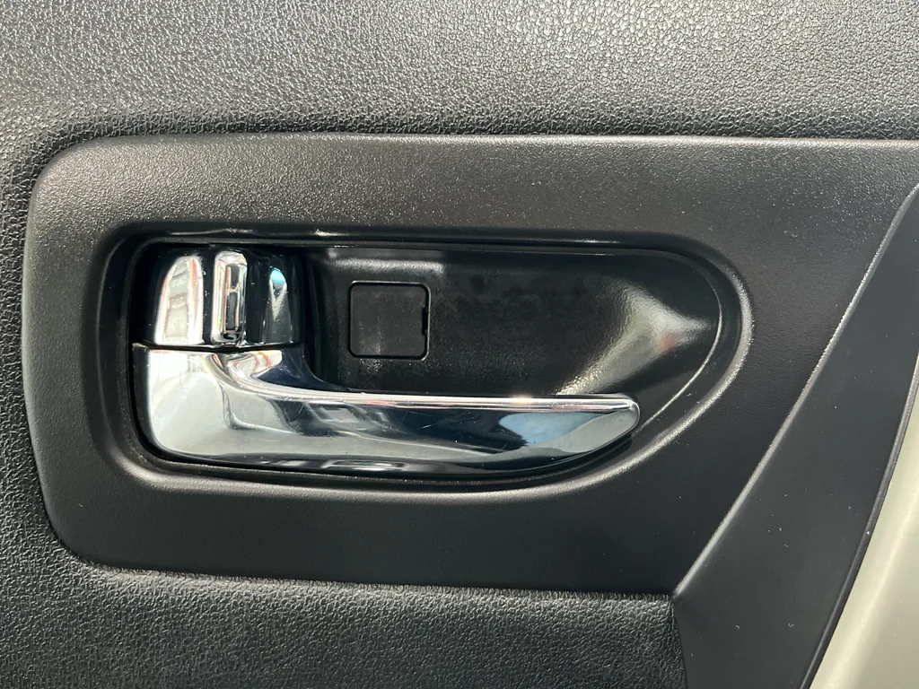 Used 2014  Nissan S image 22