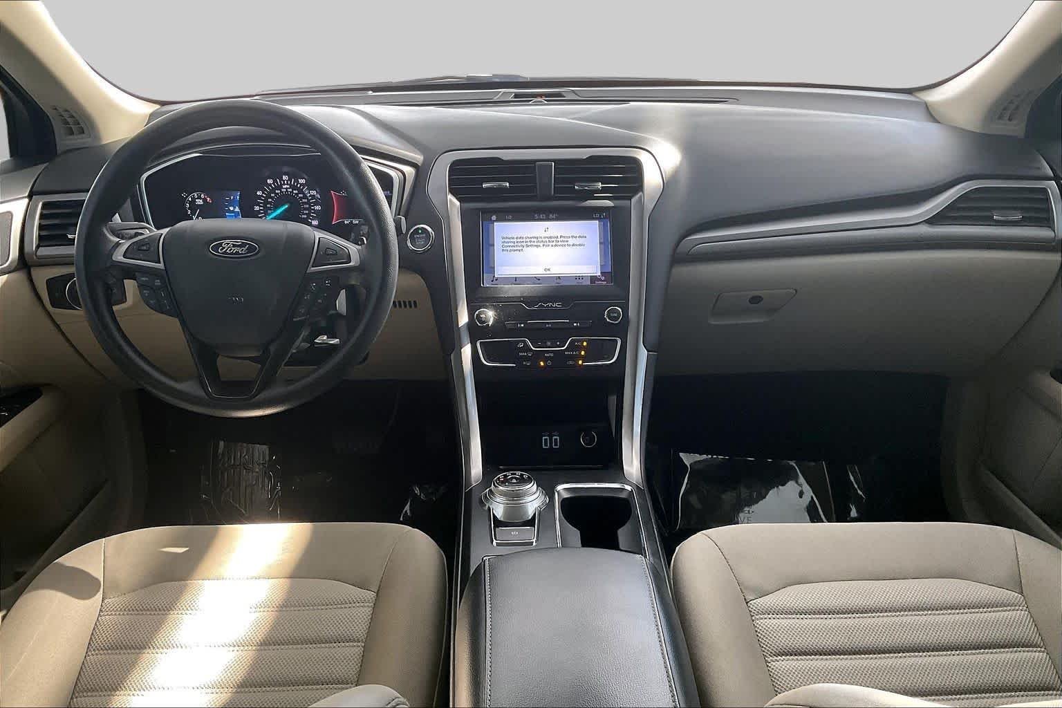 Used 2019 White Gold Metallic Ford SE image 16