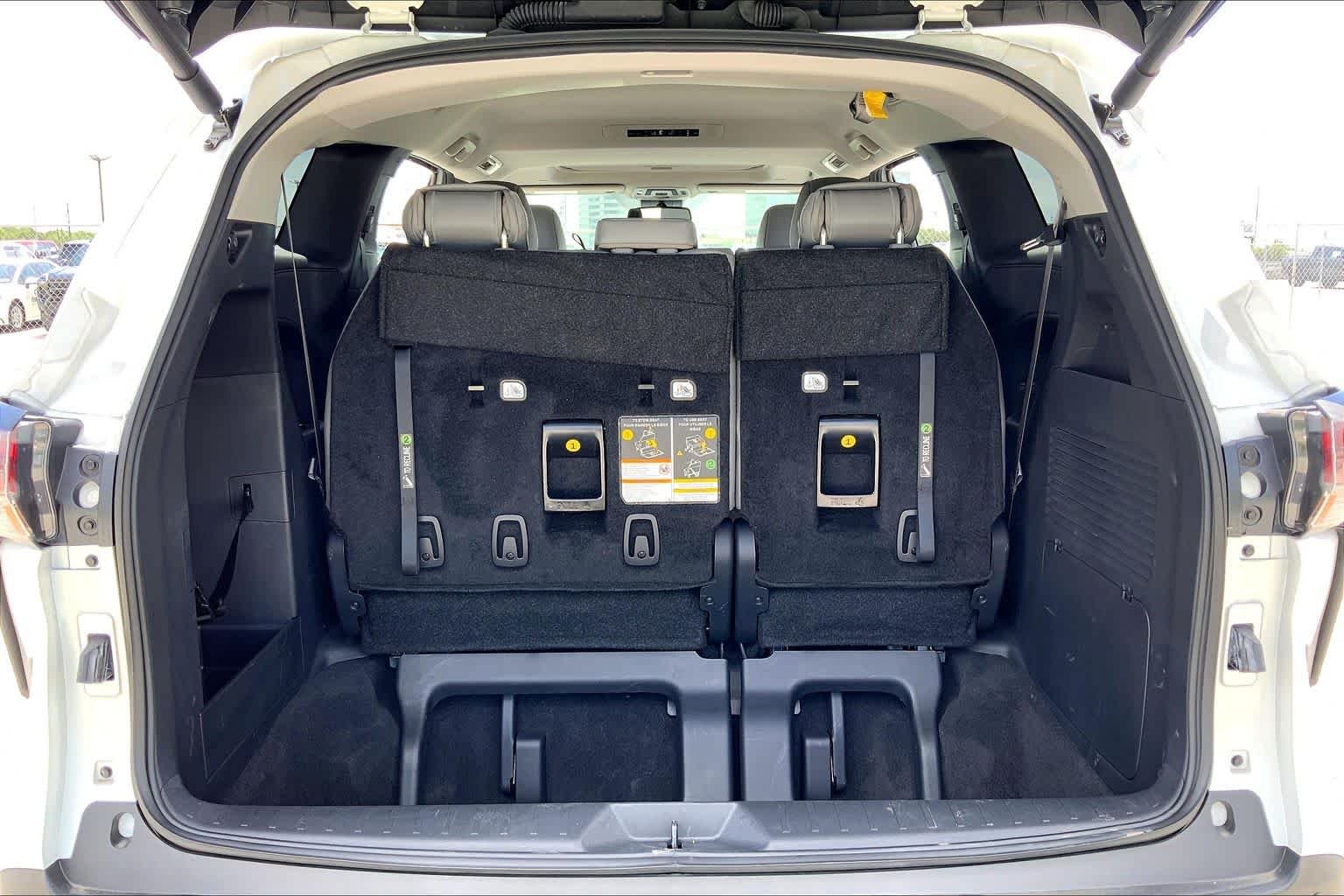 Used 2025 Wind Chill Pearl Toyota XLE image 34
