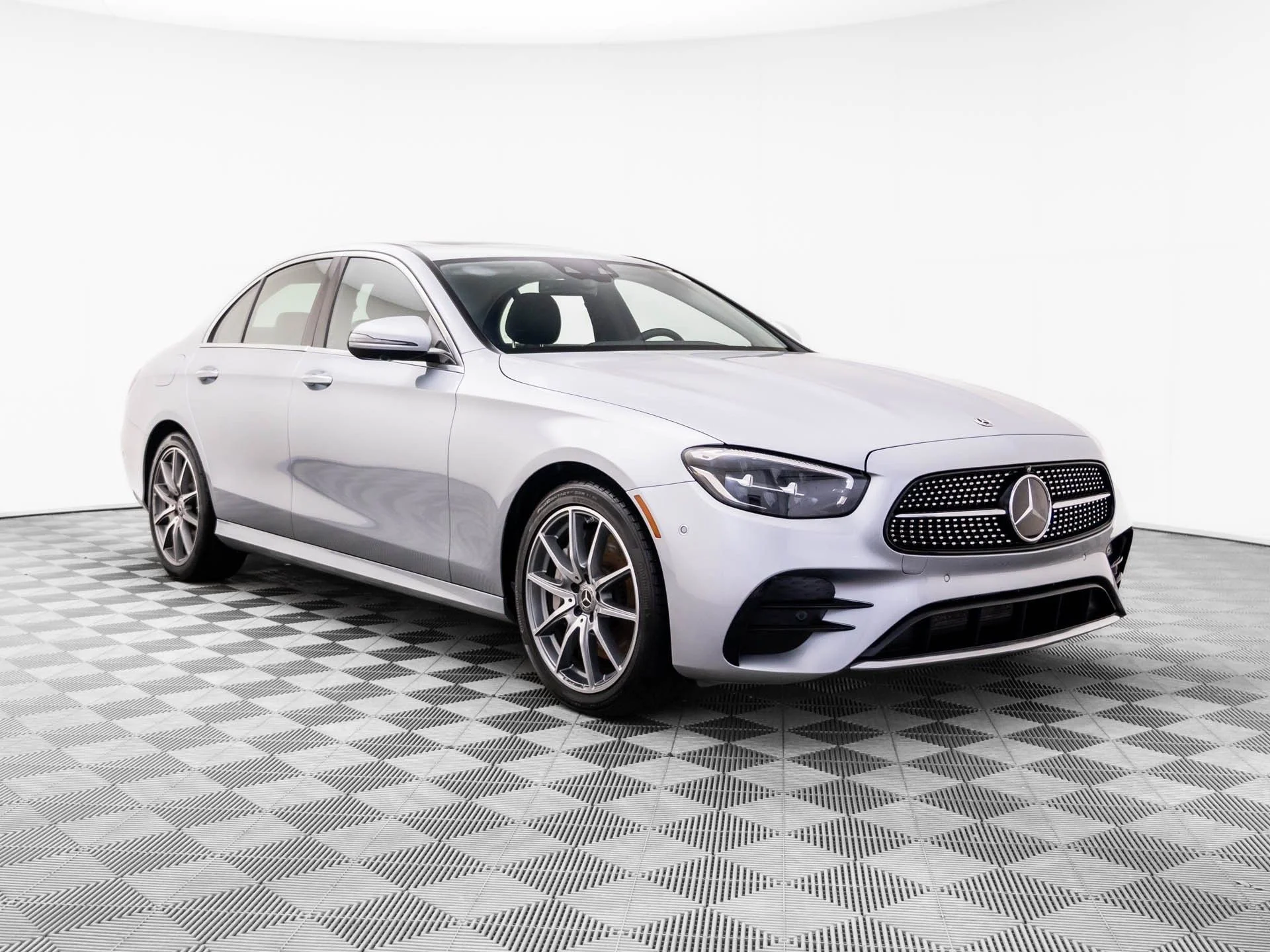 Used 2023 Silver Mercedes-Benz E 450 image 7