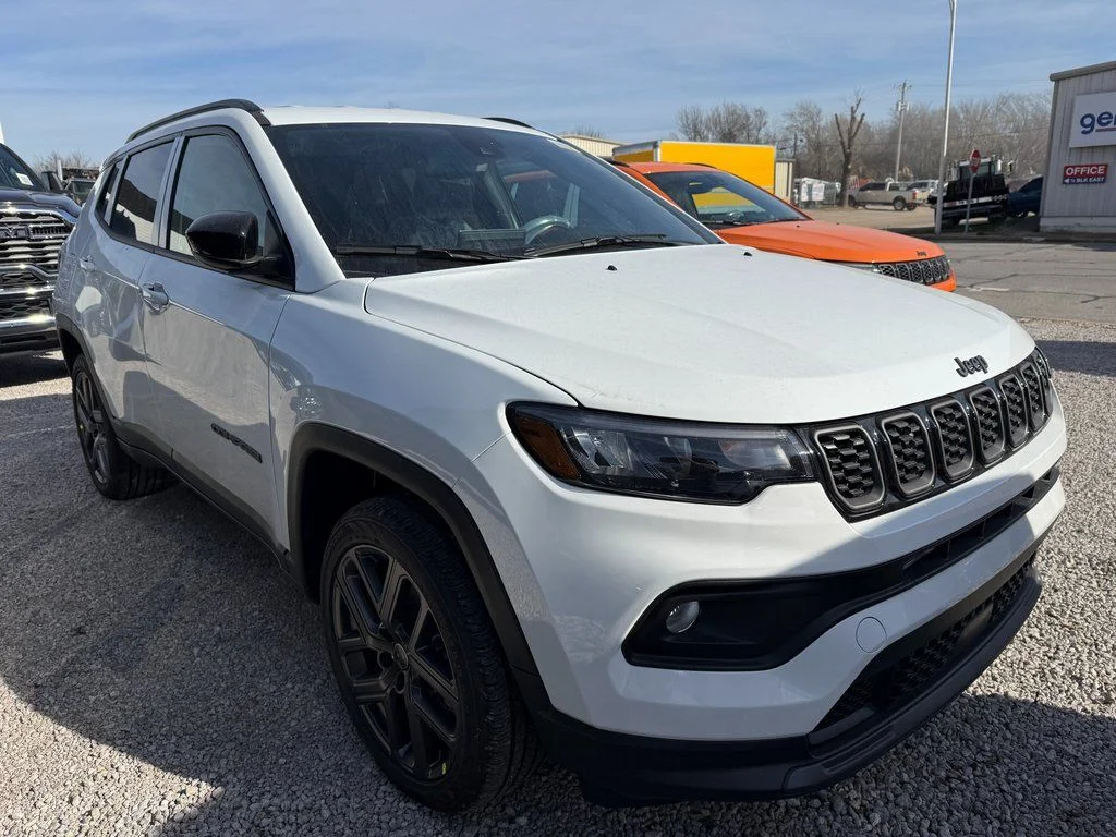 New 2026 White Jeep Latitude image 15