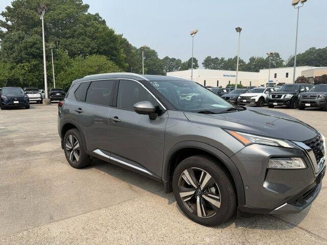 Used 2023 Gun Metallic Nissan SL image 7