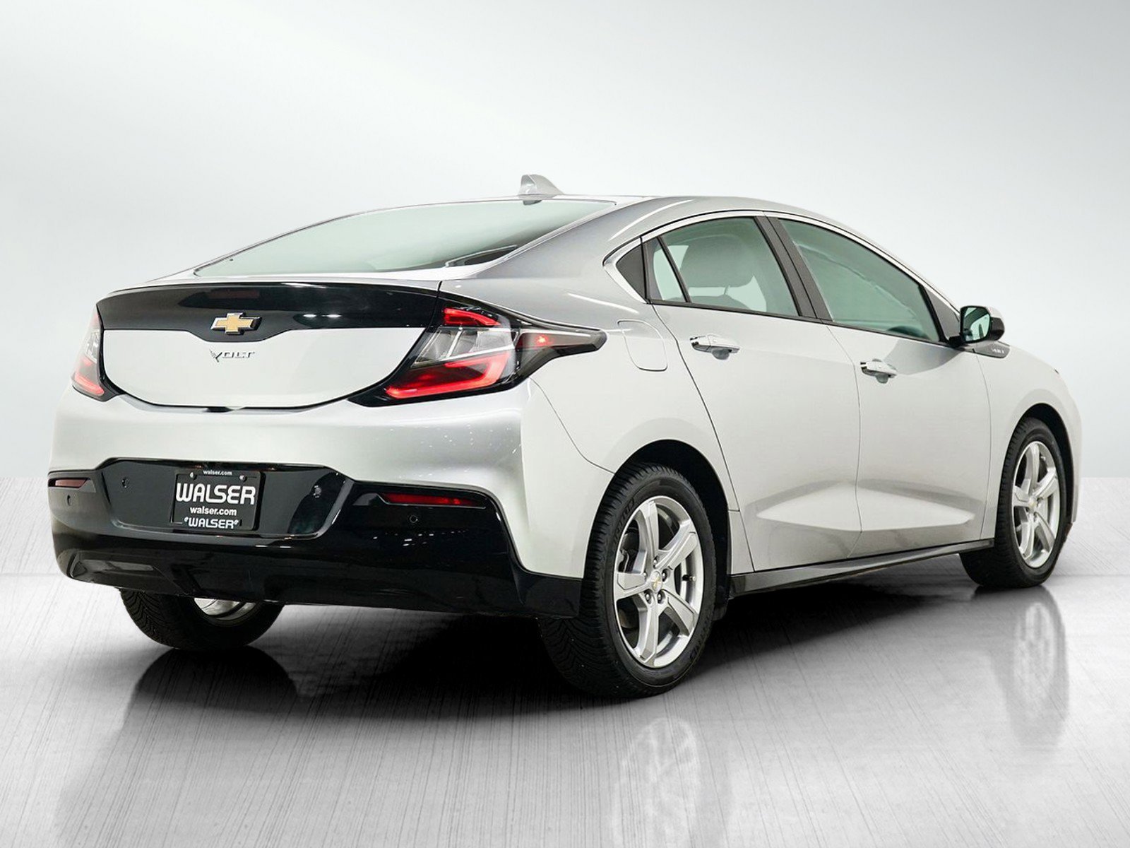 Used 2018 Silver Ice Metallic Chevrolet Lt image 5