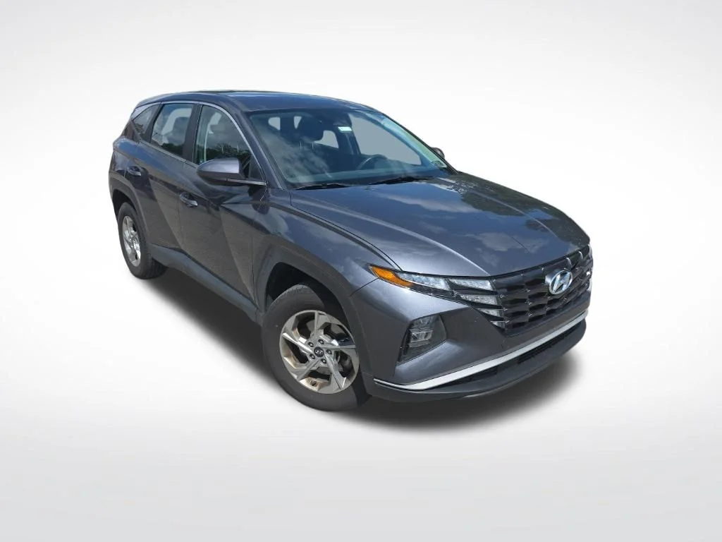 Used 2022 Gray Hyundai SE image 3