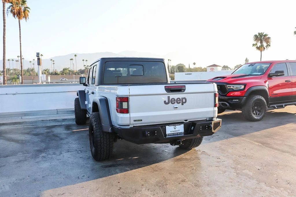 Used 2022 Silver Jeep Rubicon image 7