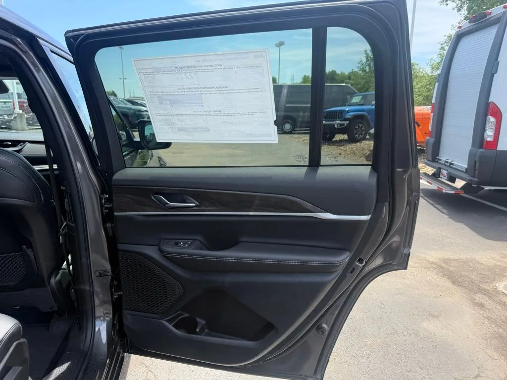 New 2026 Baltic Gray Metallic Clear-Coat Exterior Paint Jeep Laredo image 49