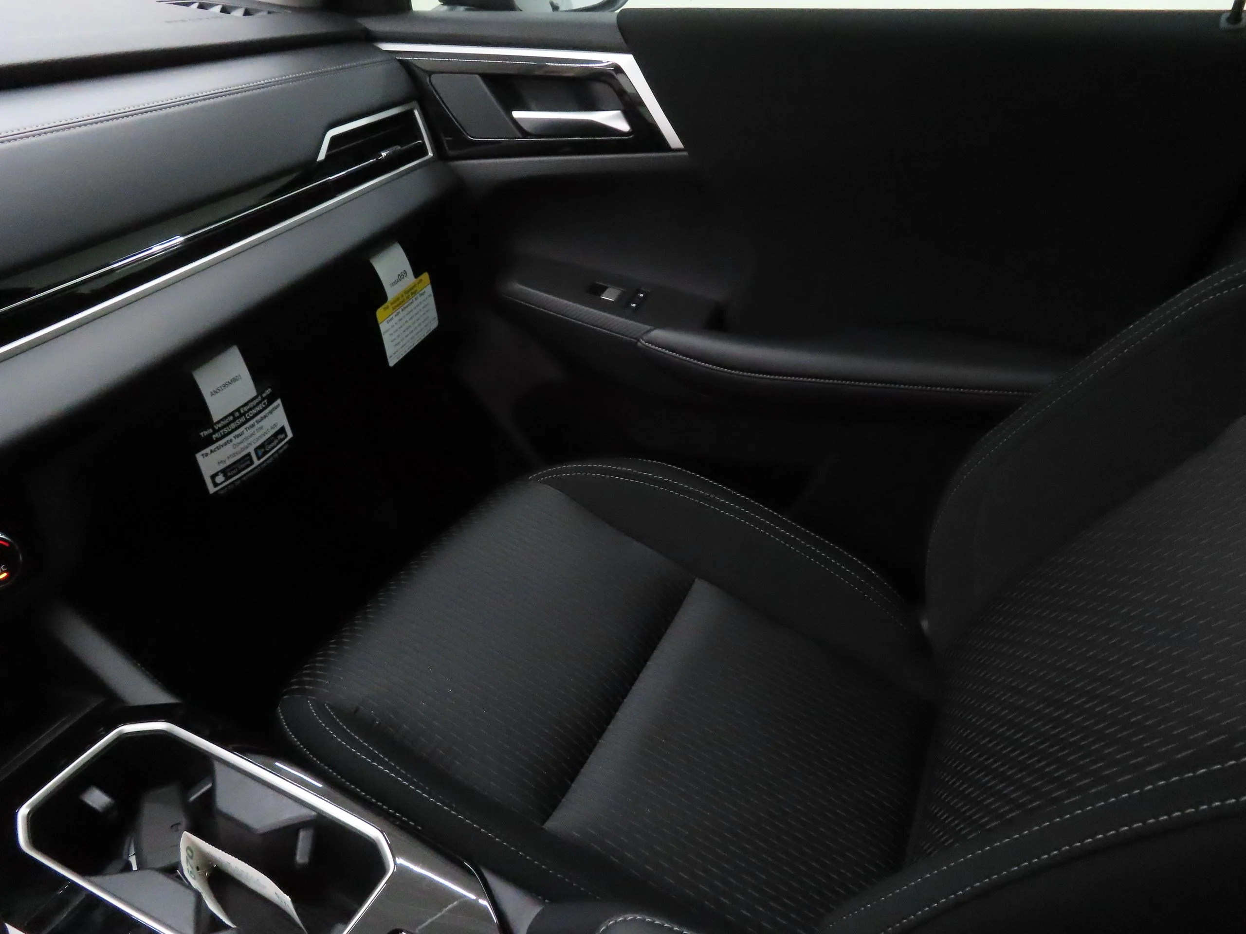 New 2026 Black Mitsubishi ES image 19