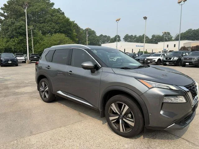 Used 2023 Gun Metallic Nissan SL image 7