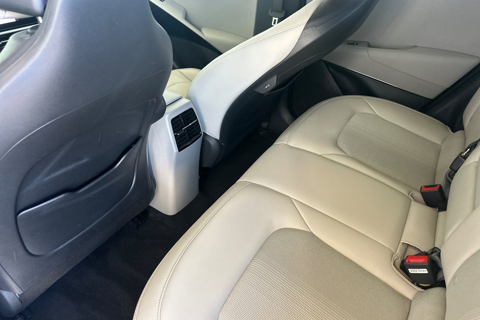 Used 2023 White Kia Wind image 13