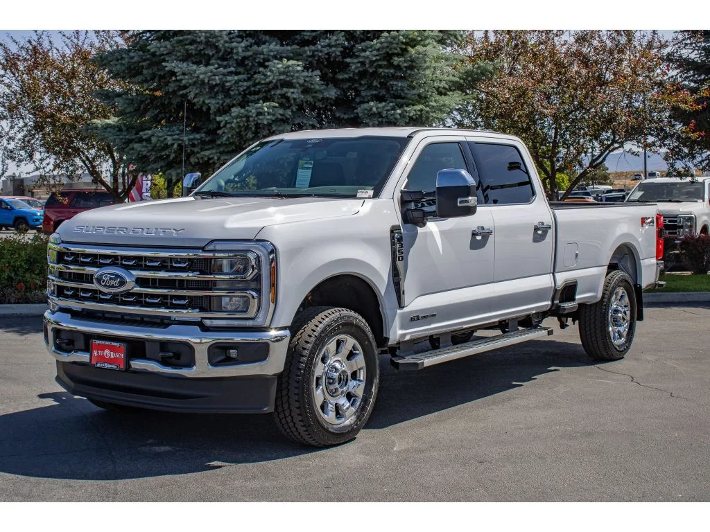 New 2026 OXFORD WHITE Ford LARIAT image 4