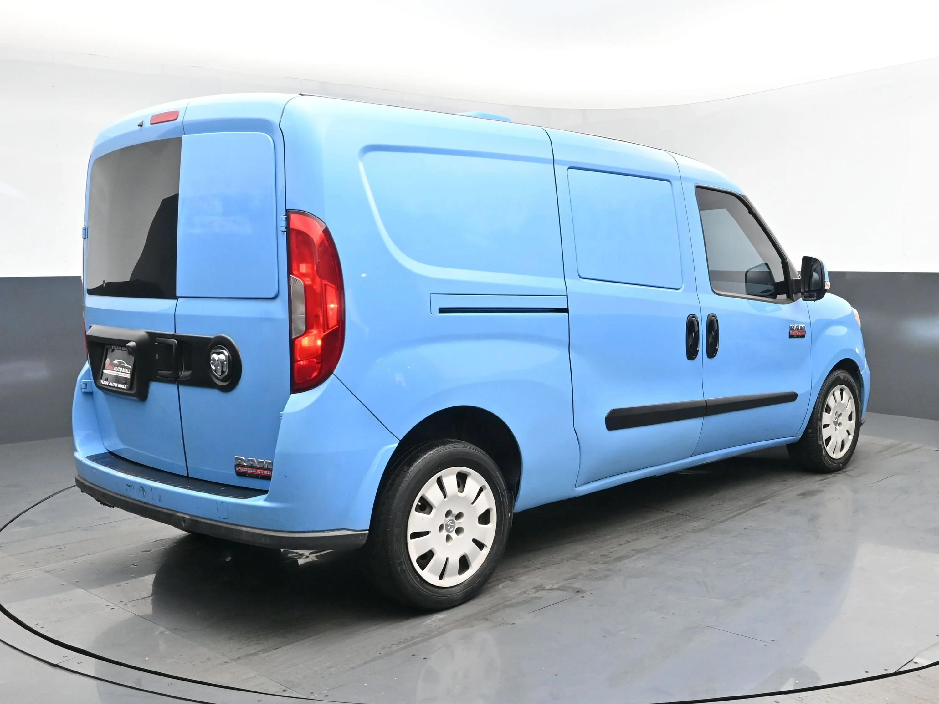Used 2017 Blue RAM Tradesman SLT image 22