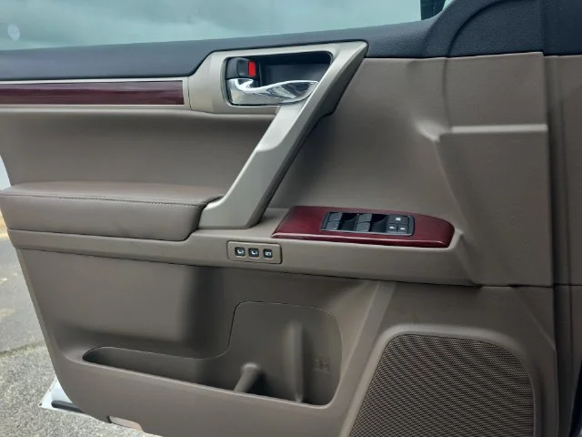 Used 2019 White Lexus 460 image 28