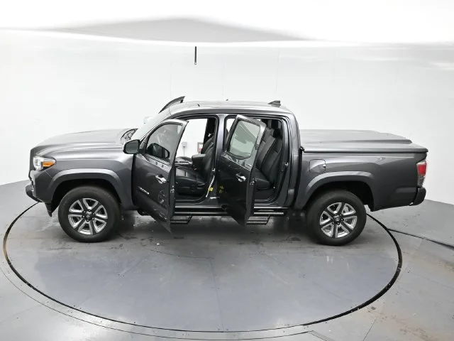 Used 2018 Magnetic Gray Metallic Toyota SR5 image 36
