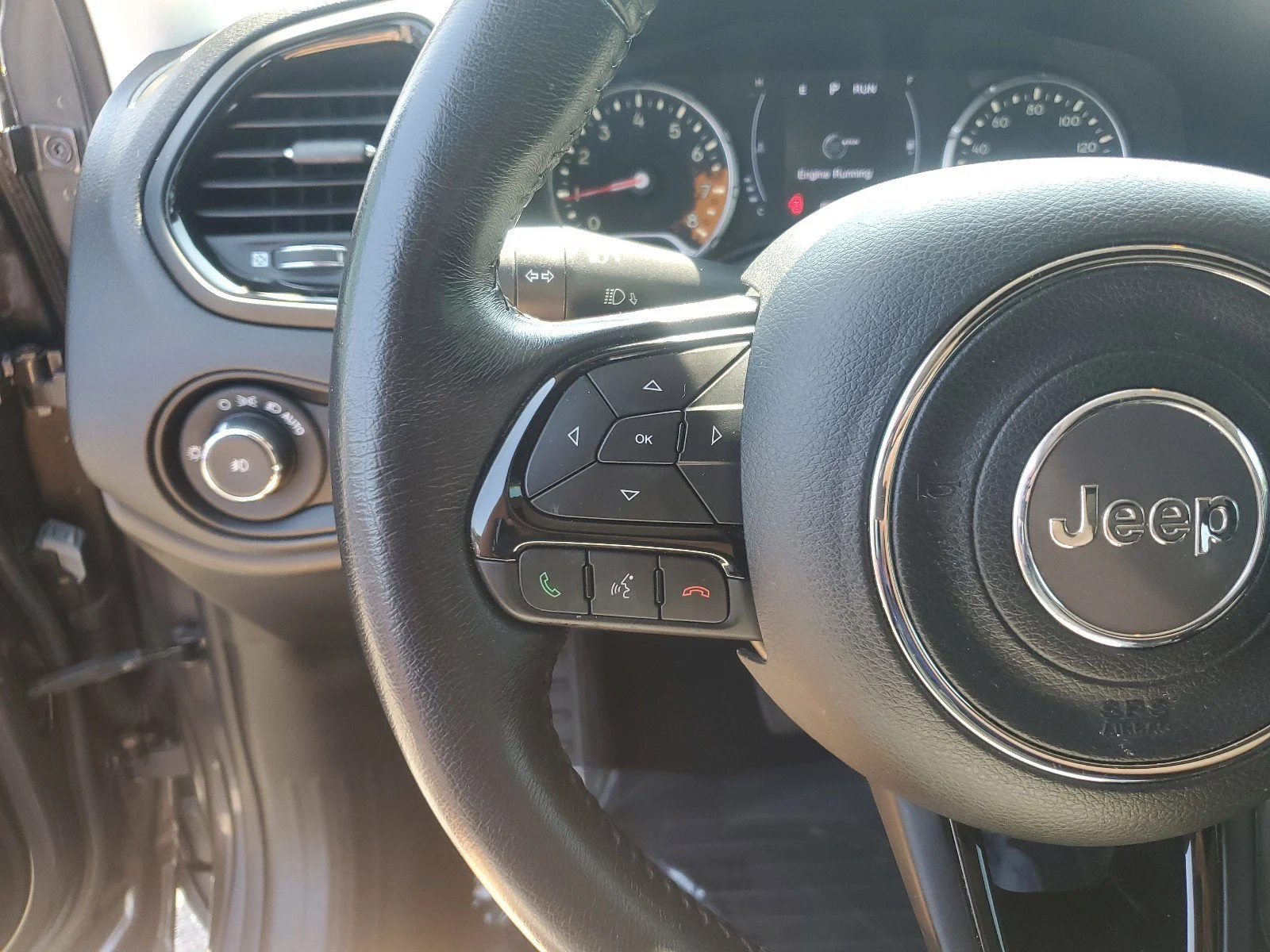 Used 2018 Granite Crystal Metallic Clearcoat Jeep Altitude image 16
