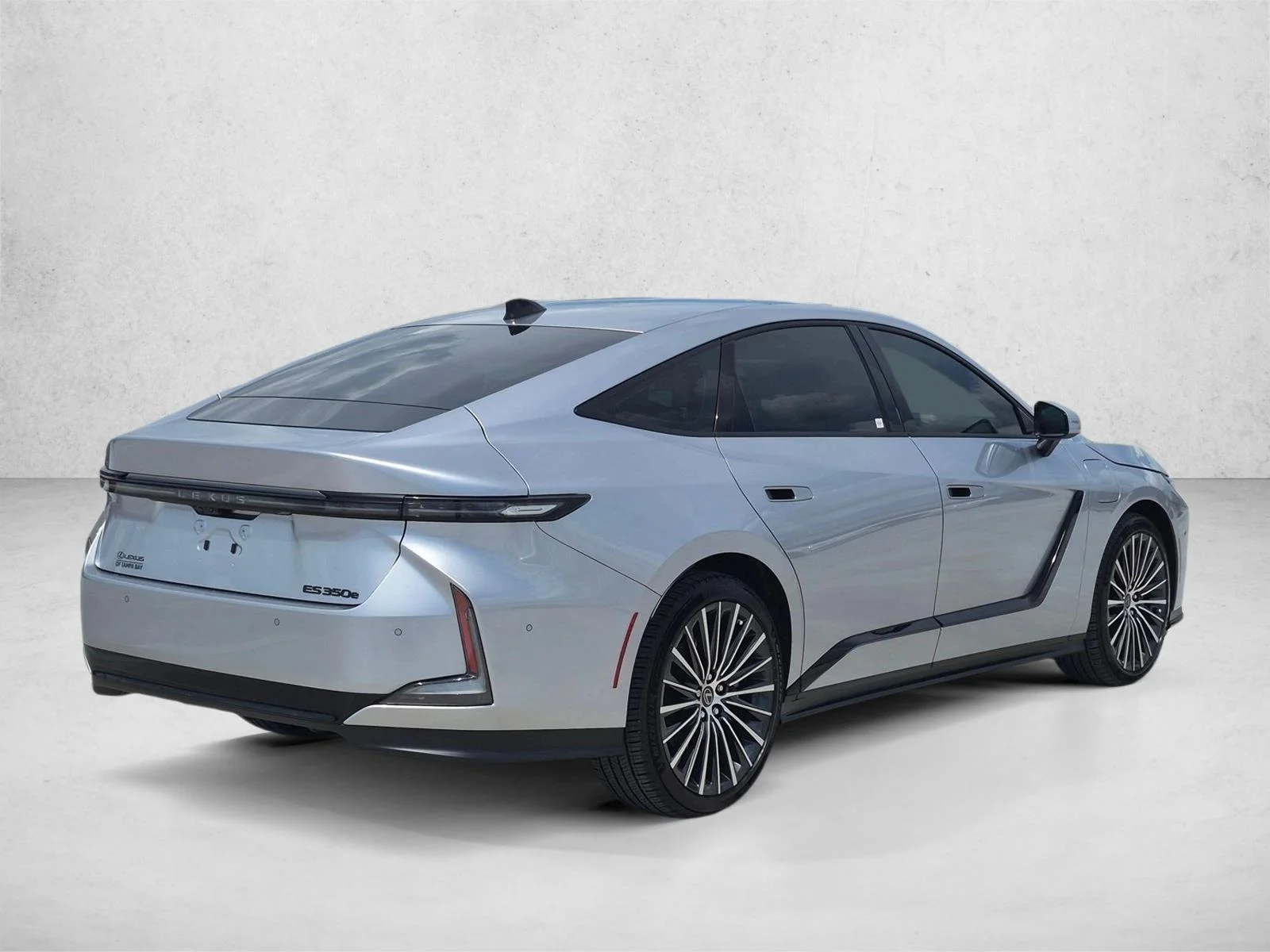 New 2026 Iridium Lexus ES 350e LUXURY image 2