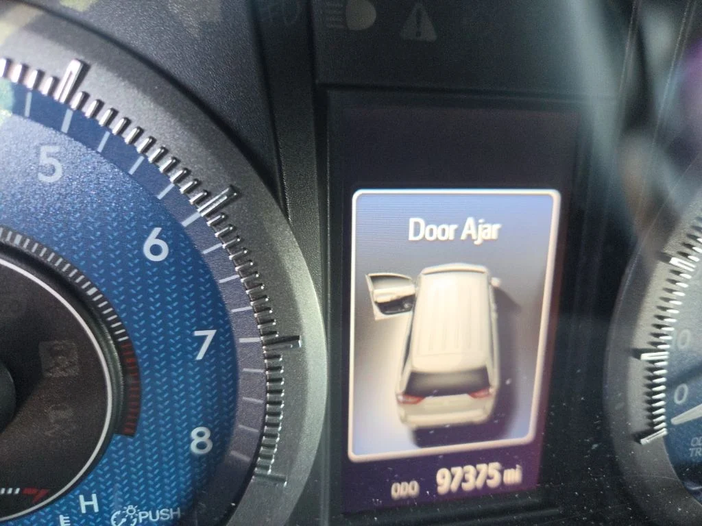 Used 2017 Red Toyota XLE image 5