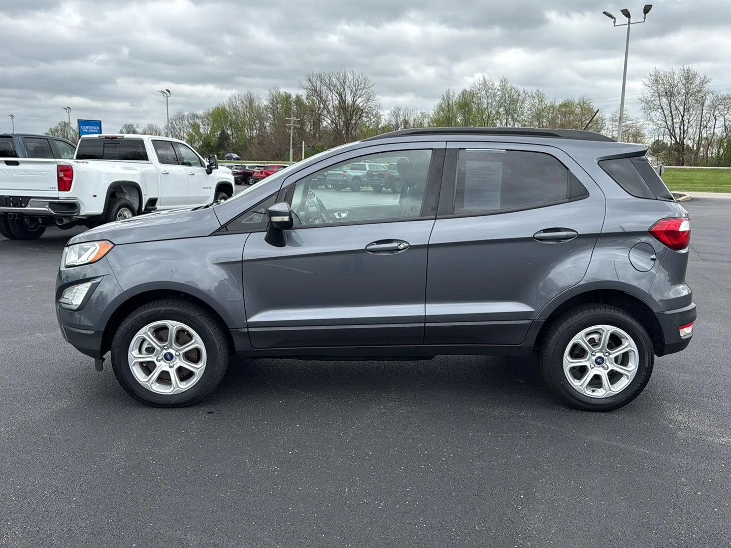 Used 2019 Smoke Metallic Ford SE image 6