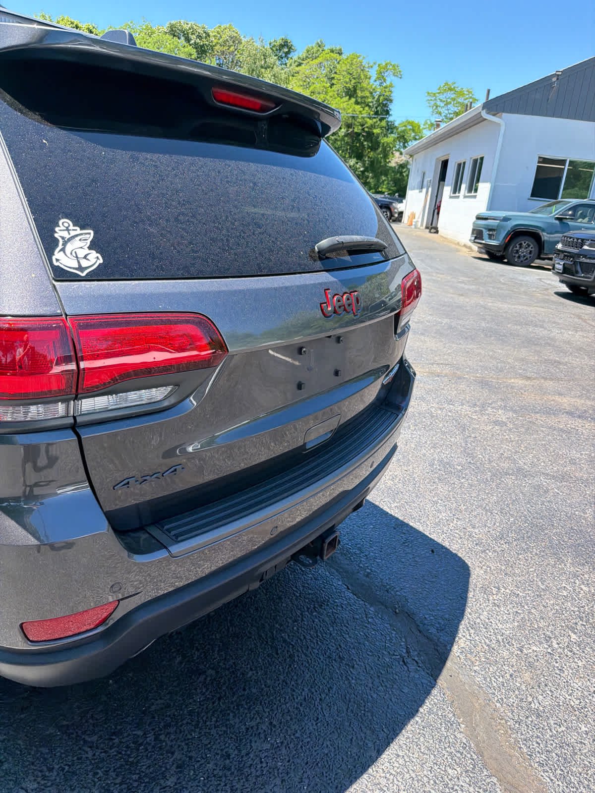 Used 2020 Granite Crystal Metallic Clearcoat Jeep Trailhawk image 16