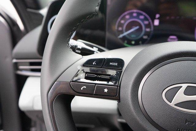 2025 Hyundai Elantra Limited - Photo 19