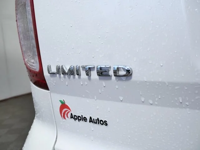 Used 2011 White Ford Limited image 7
