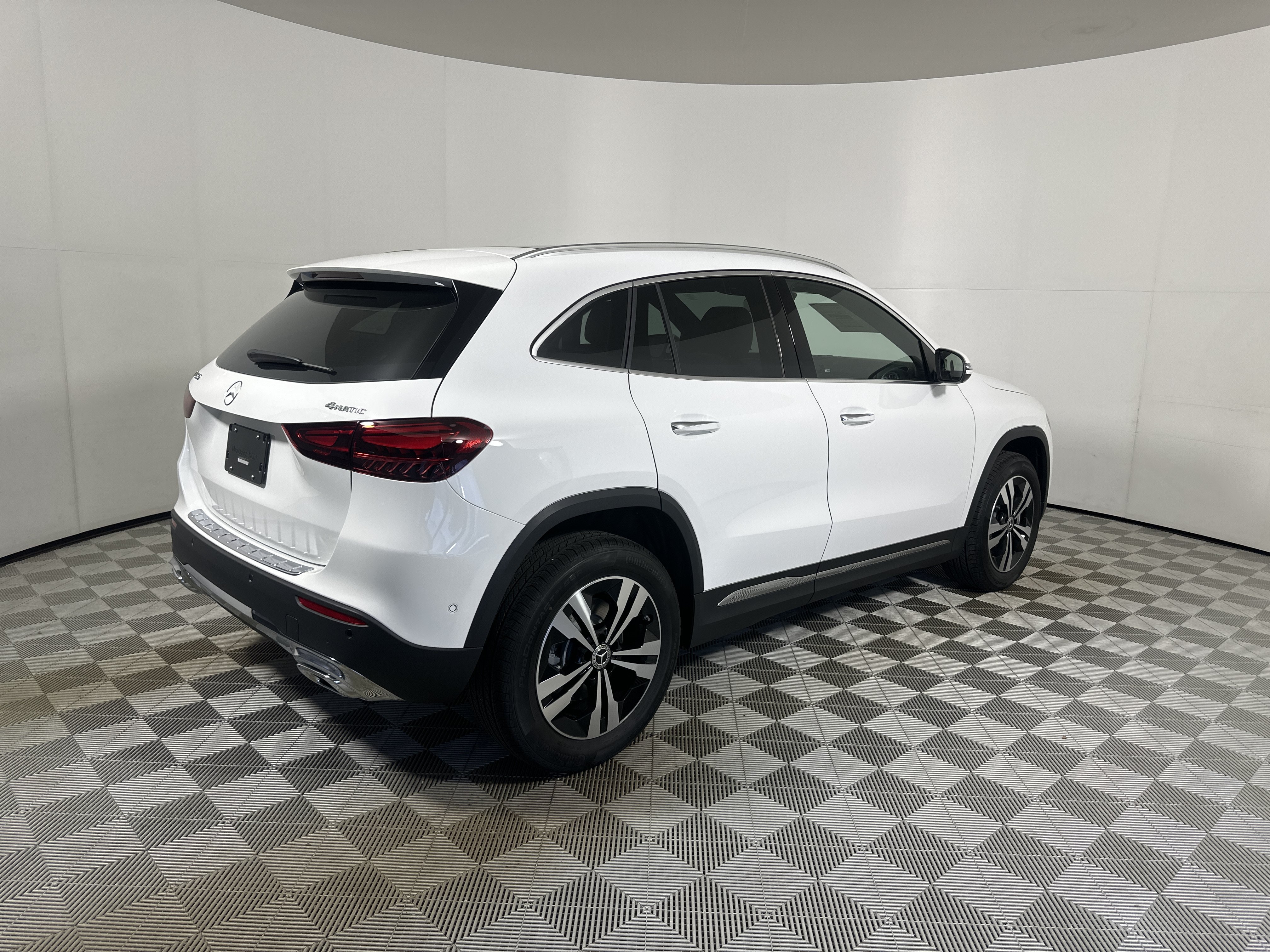 New 2026 Polar White Mercedes-Benz GLA 250 image 35