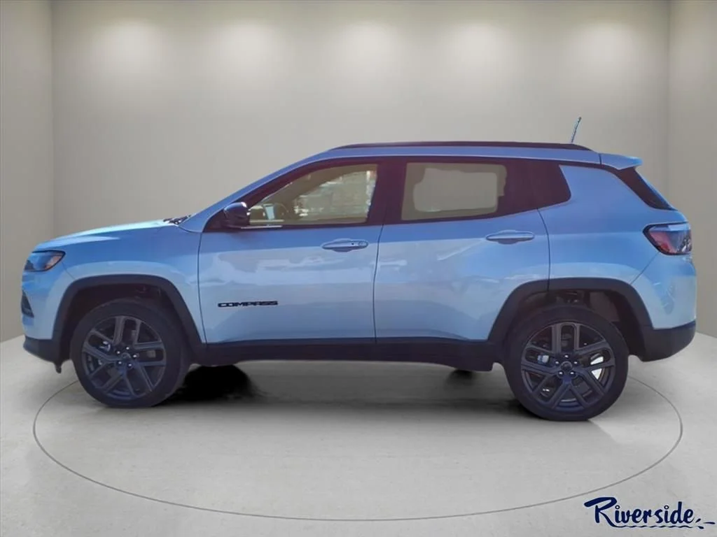 New 2026 Silver Zynith Metallic Clear-Coat Exterior Paint Jeep Latitude image 3