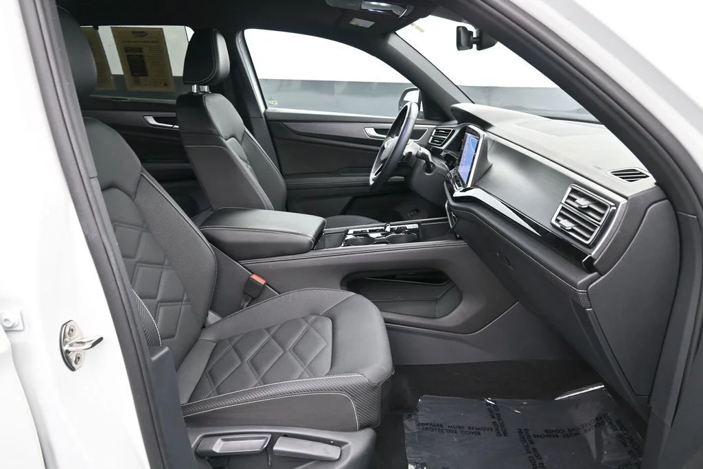 2025 Volkswagen Atlas Cross Sport SE w/Tech - Photo 14