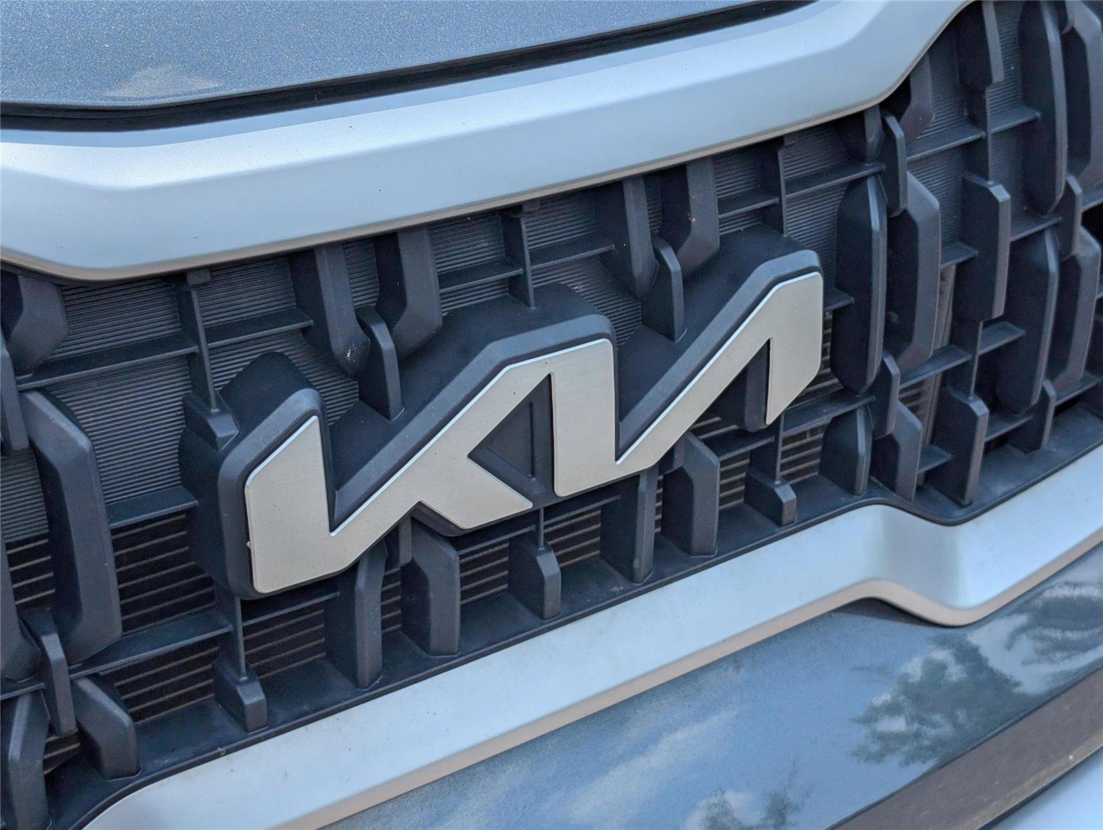 Used 2023 Dark Moss Kia EX image 9
