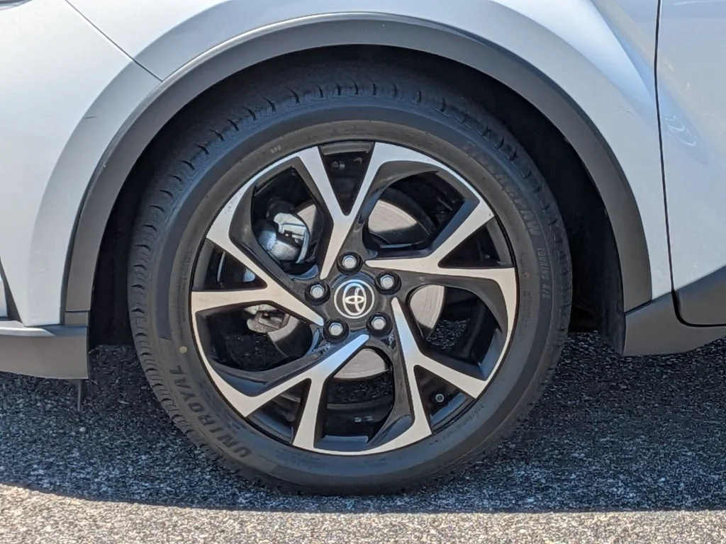 Used 2021 White Toyota XLE image 9