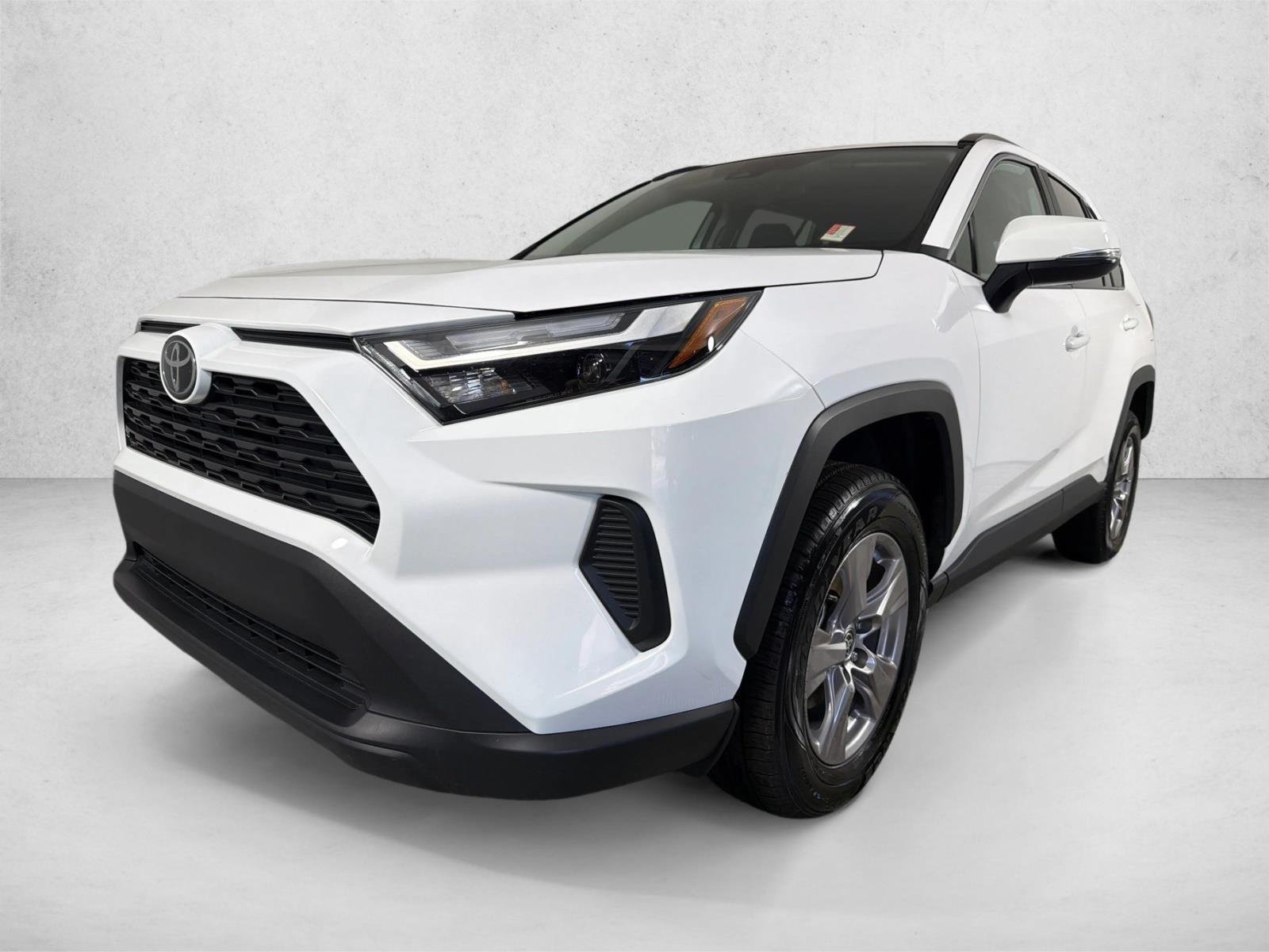 Used 2025 Ice Cap Toyota XLE image 7