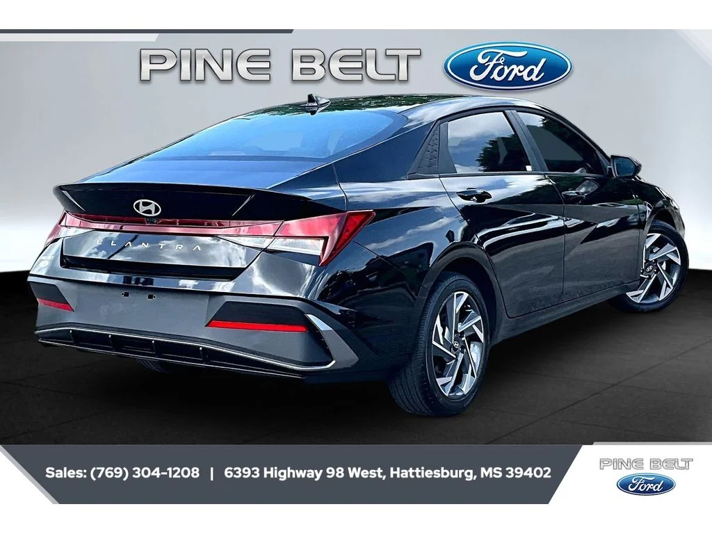 Used 2025 Abyss Black Hyundai SEL Sport image 11