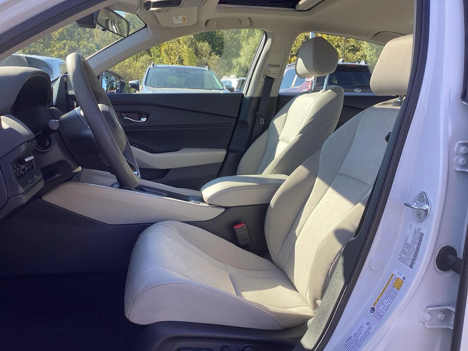 Used 2023 Platinum White Pearl Honda EX image 10